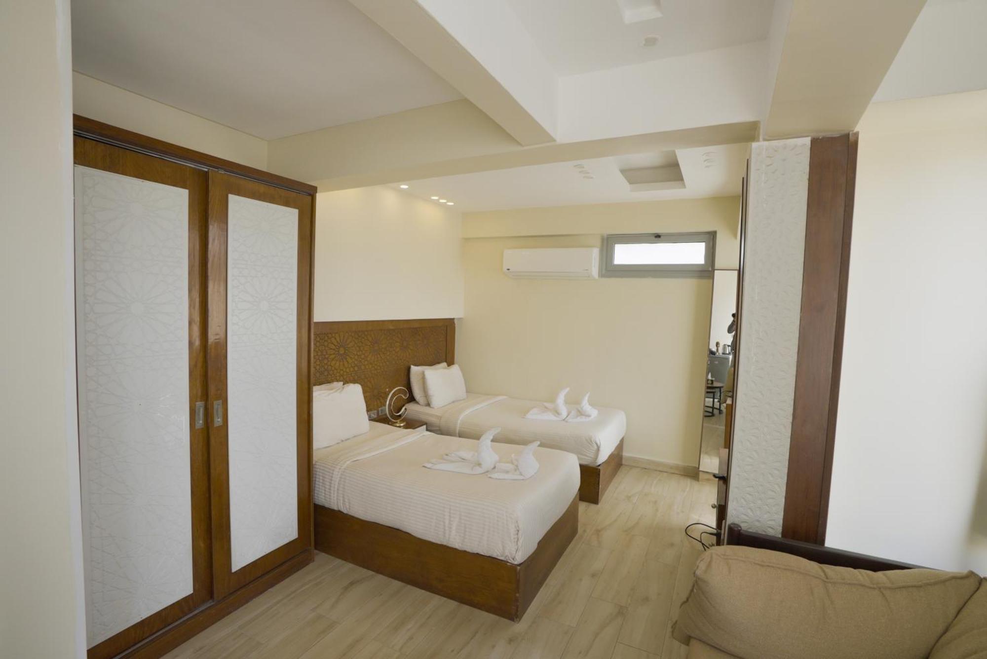Queen Cleopatra Pyramids Hotel Кайро Екстериор снимка